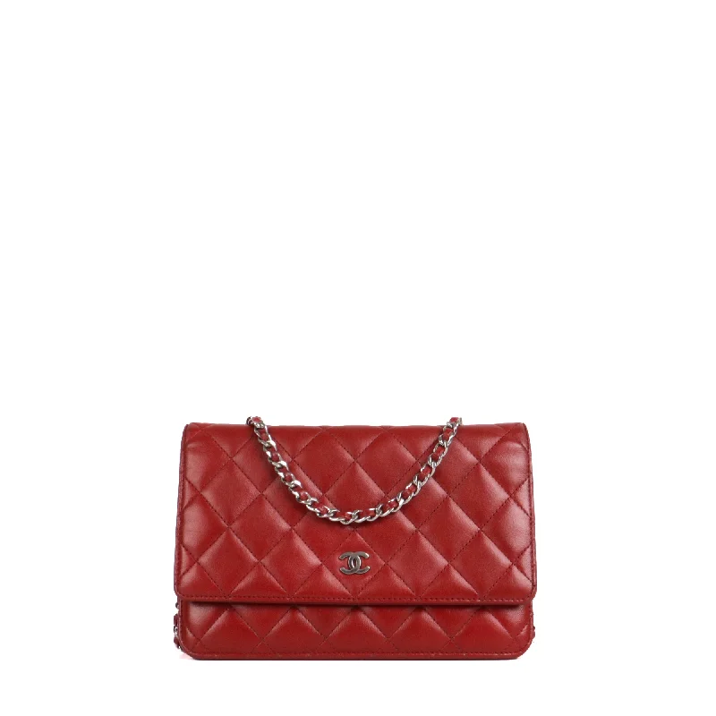 CHANEL - Sac Wallet On Chain Timeless/Classique Chanel en cuir lisse rouge bordeaux