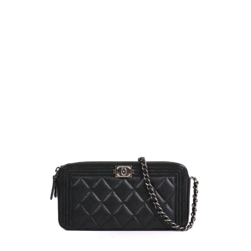 CHANEL - Sac Wallet On Chain Boy Chanel en cuir caviar noir