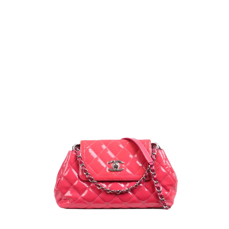 CHANEL - Sac à bandoulière Coco Shine Accordion Chanel en cuir verni rose